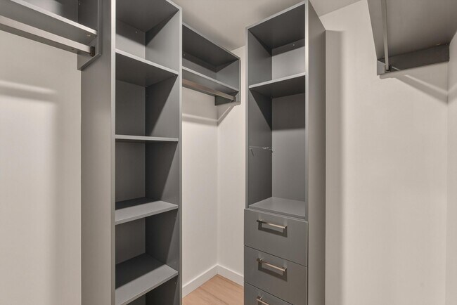 Building Photo - Sophia Hollywood