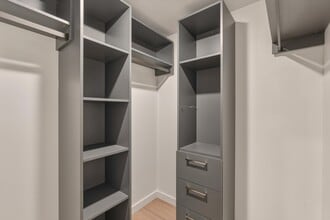 Building Photo - Sophia Hollywood