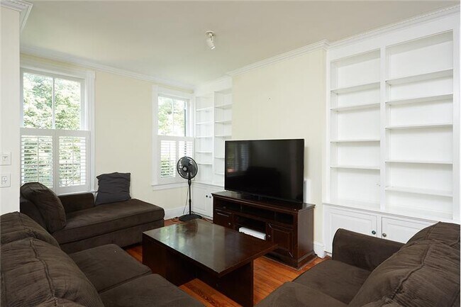 Foto del edificio - 3308 Prospect St NW