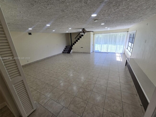 Foto del edificio - 2511 Plunkett St