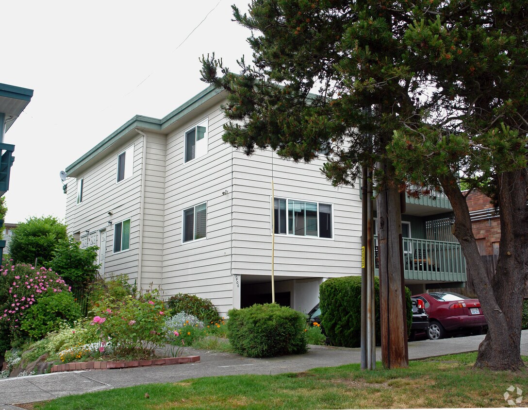 Foto principal - 2406 NW 63rd St