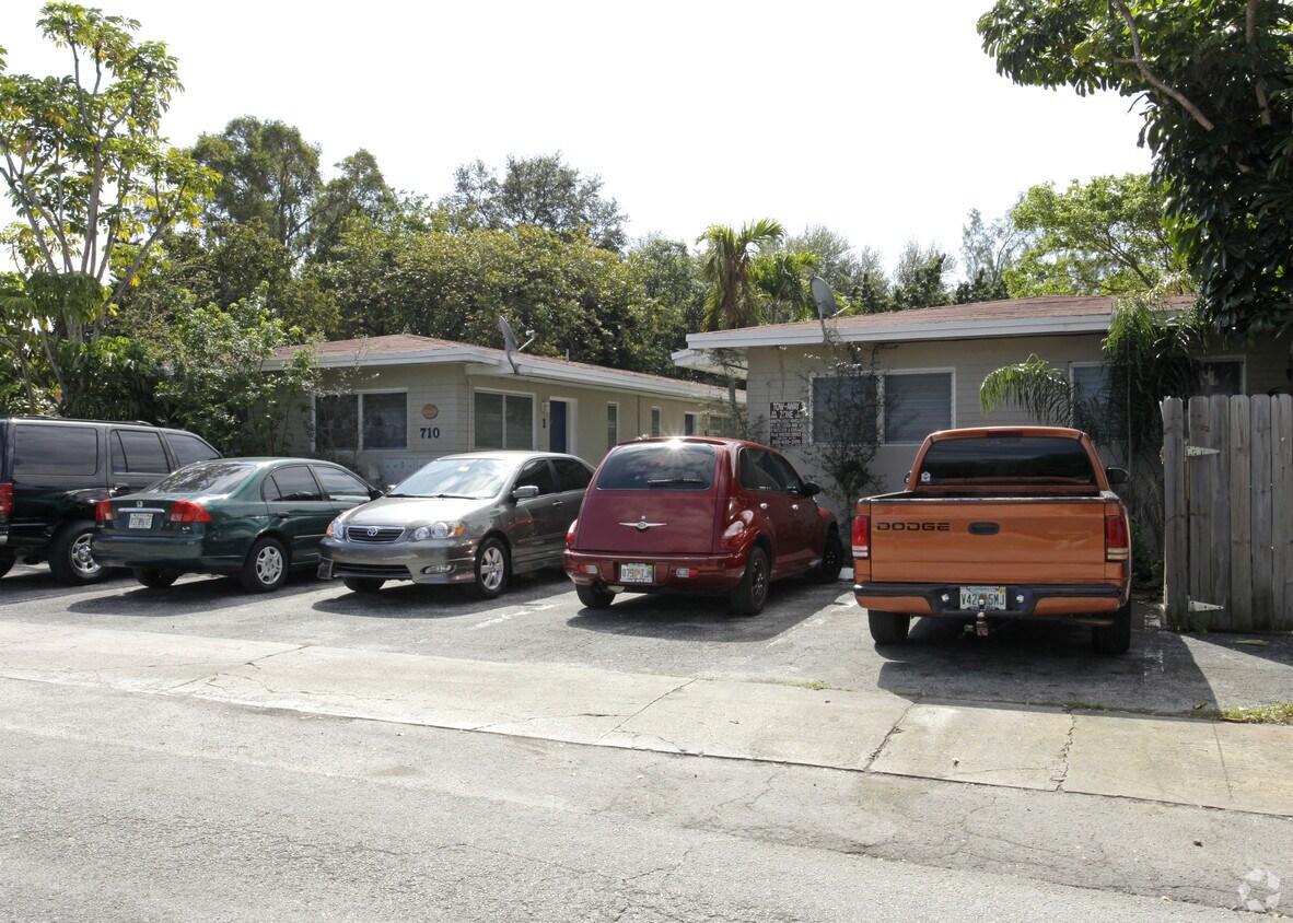 Foto del edificio - 710 NE 122nd St
