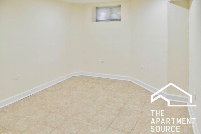 Foto del edificio - 2450 N Southport Ave