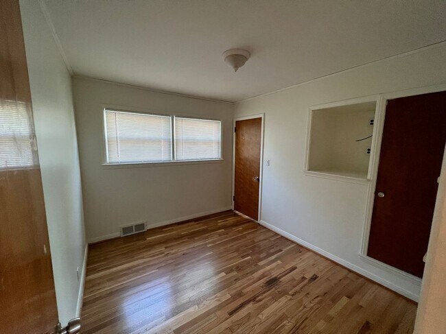 Foto del edificio - 4402 Cooper Ave
