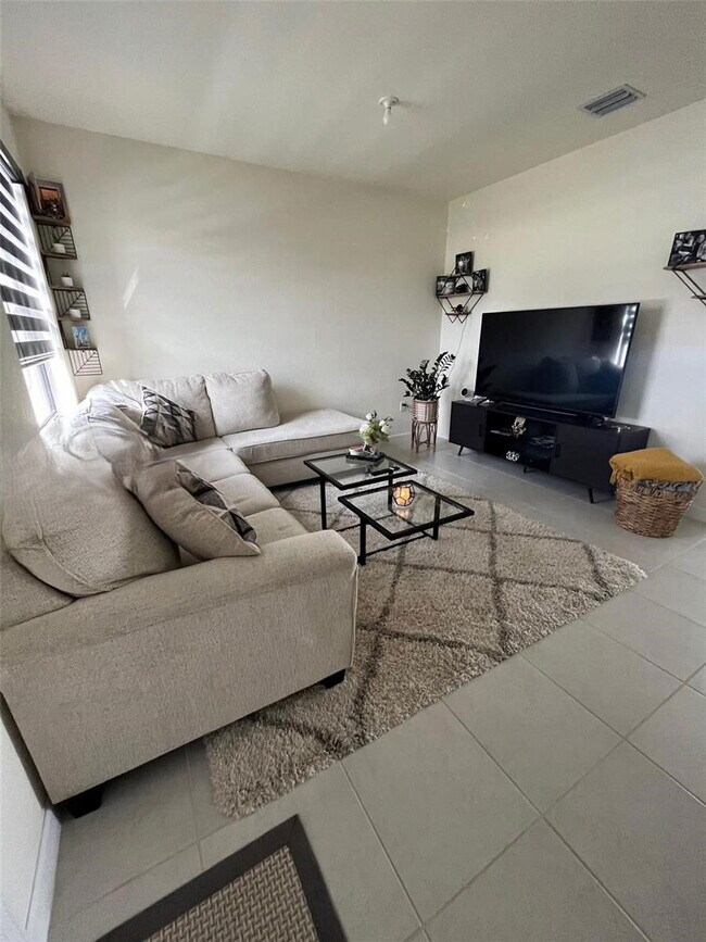 Foto del edificio - West 113th Street, Hialeah, FL 33018 - 3 B...