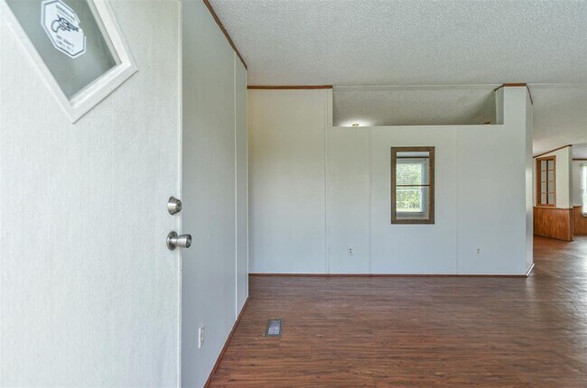 Foto del edificio - 3002 E Wallisville Rd