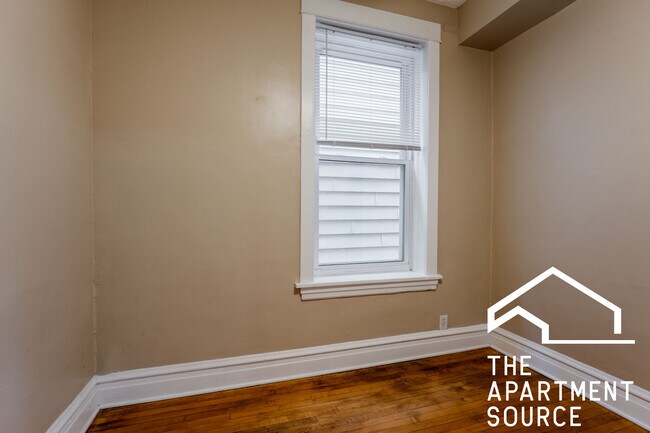 Foto del edificio - 2614 N Springfield Ave