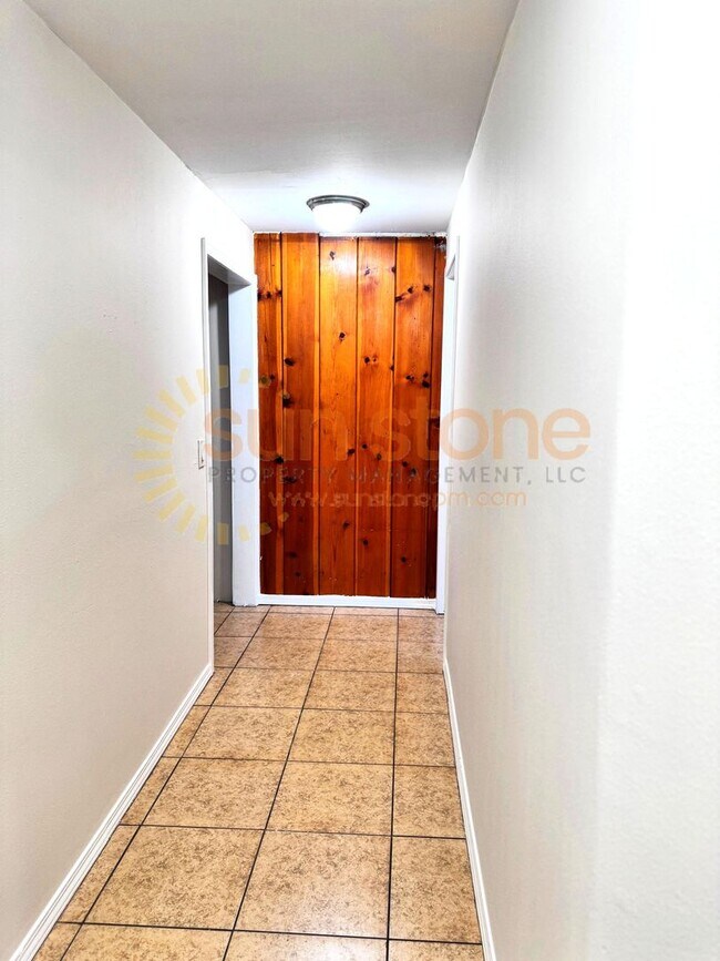 Foto del edificio - 844-852 E Mission Blvd