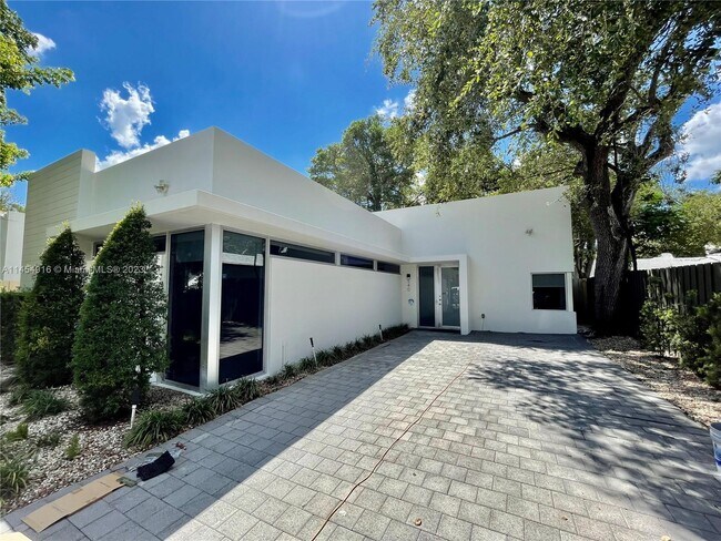 Foto del edificio - 540 NE 70th St