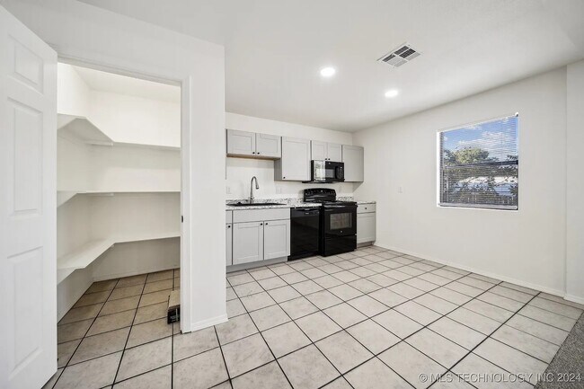 Foto del edificio - 2807 E 3rd St