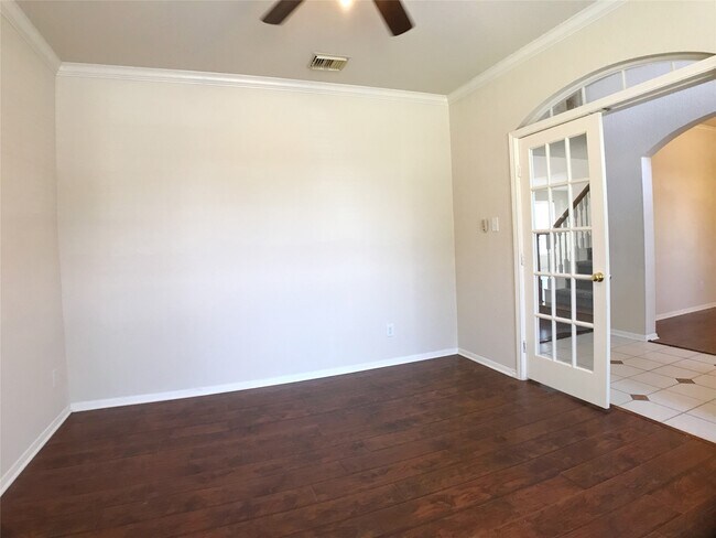 Building Photo - 6323 Sunset Cove Ln