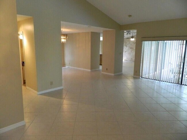 Foto del edificio - 4002 NW 73rd Ave