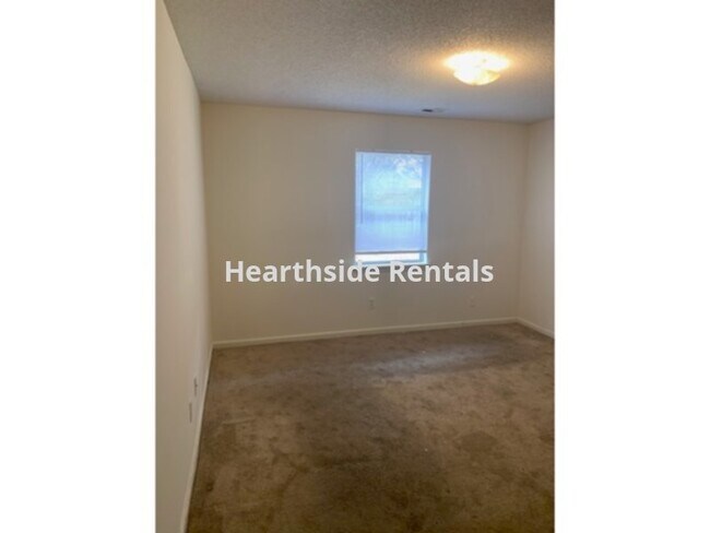 Foto del edificio - **2 Bedroom 1 Bath Apartment Near Pitt Com...