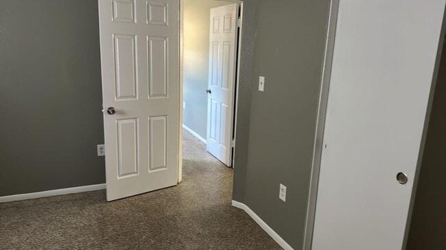 Photo - Move-In Ready 4 bedrooms 2 bathrooms prope... House
