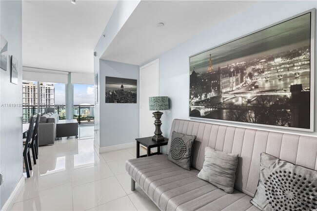 Foto del edificio - 350 S Miami Ave