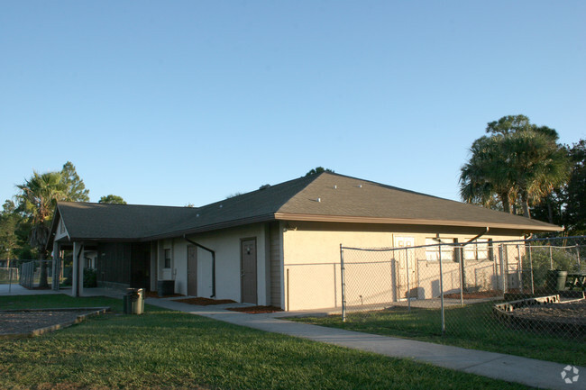 Foto del edificio - Sunlake Terrace Estates