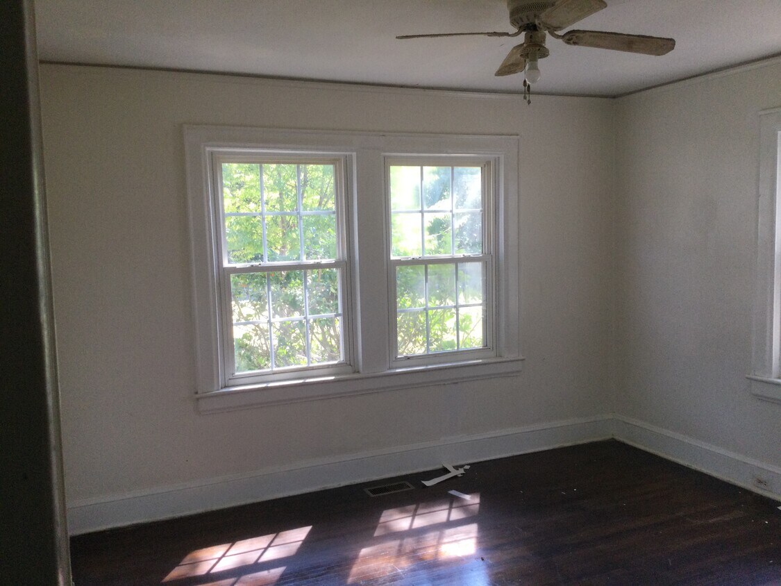 Building Photo - 2406 Celia Ave