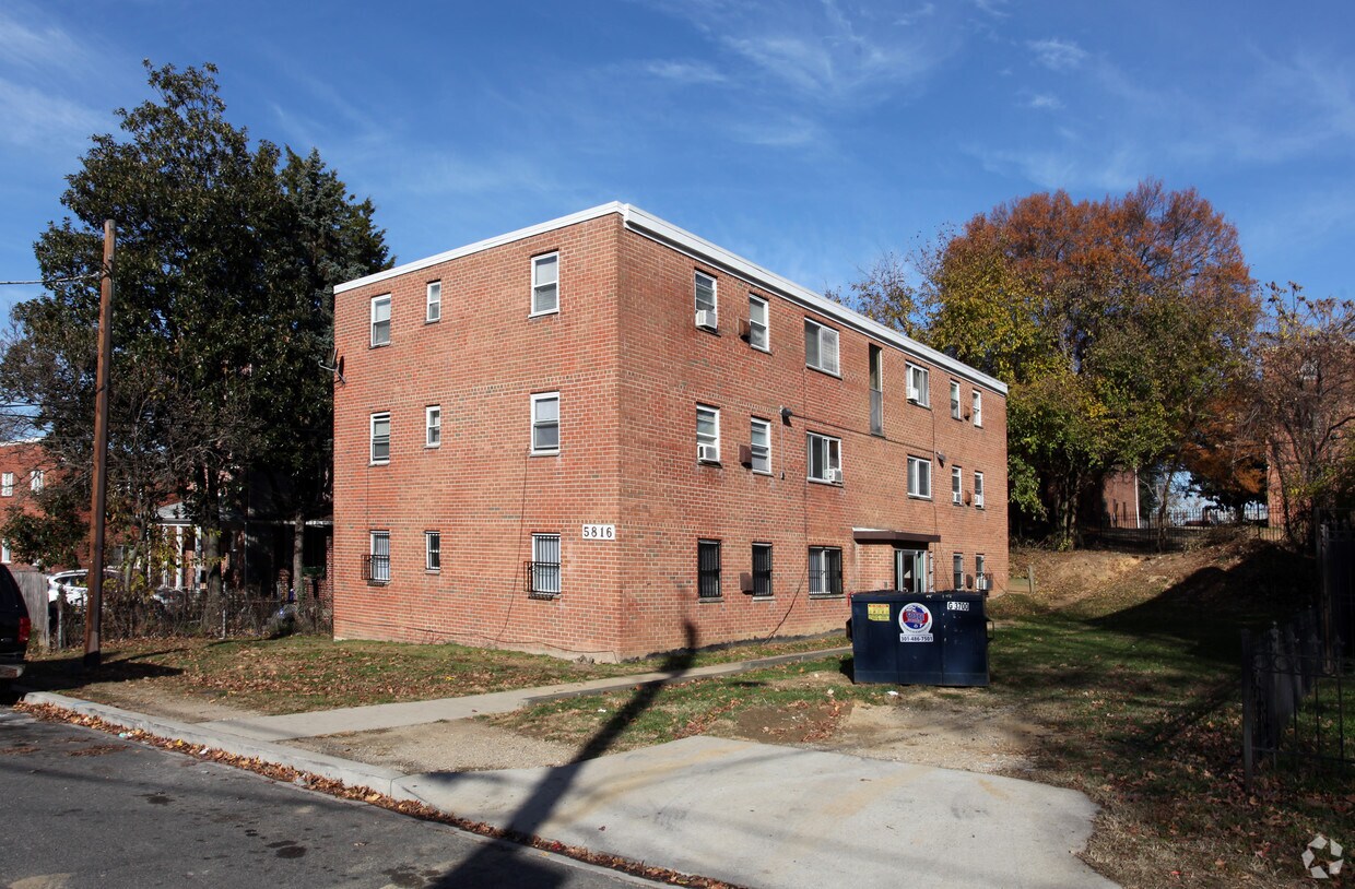 Foto principal - 5816 Foote St NE