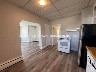 Building Photo - 172 College Ave