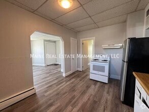 Building Photo - 172 College Ave