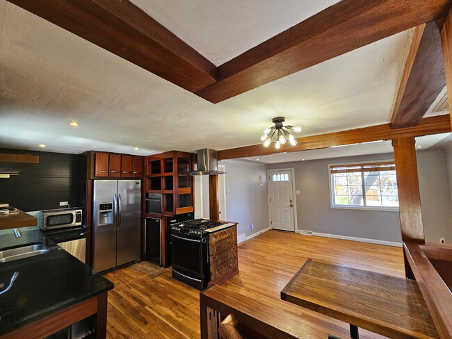 Building Photo - Charming 2-Bedroom Home with Spacious Back...