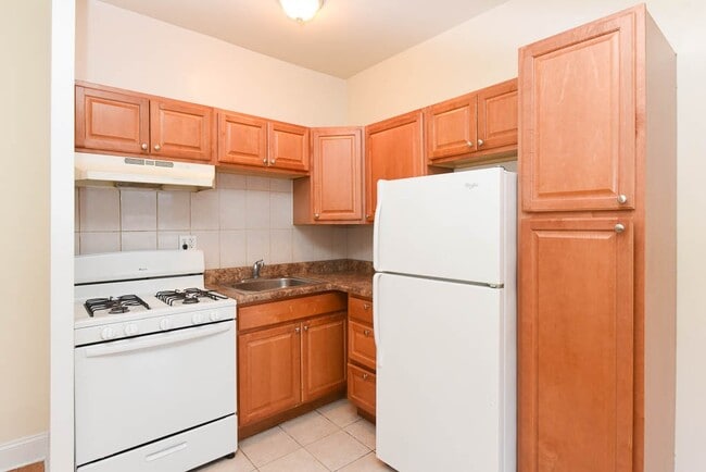 Building Photo - 2737 N Spaulding Ave