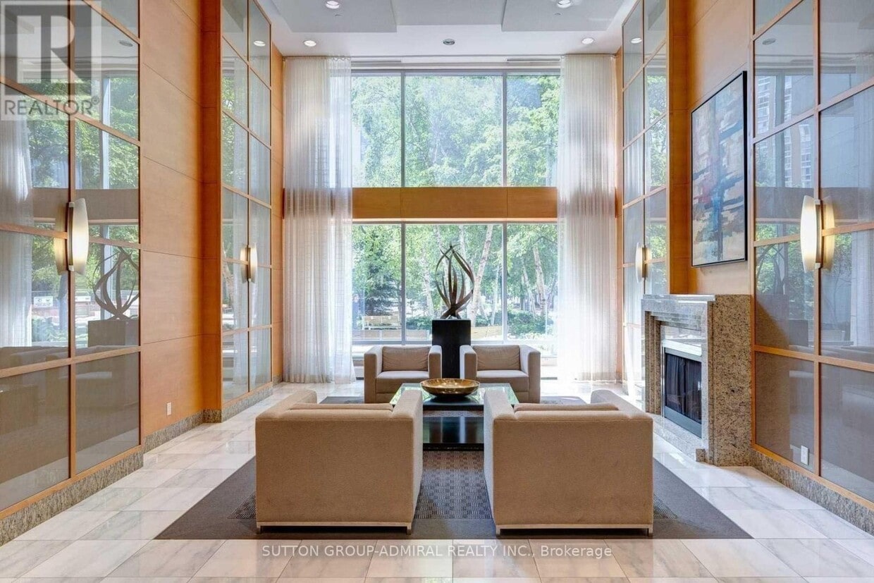 Primary Photo - 4968 Yonge St