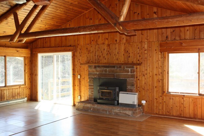 Foto del edificio - 109 Forest Lake Ln