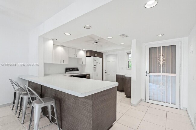 Foto del edificio - 3121 NE 51st St