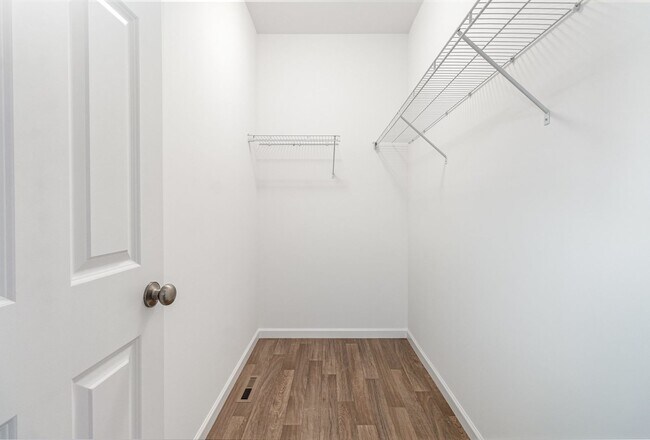 Foto del edificio - 7870 Briarwood Dr