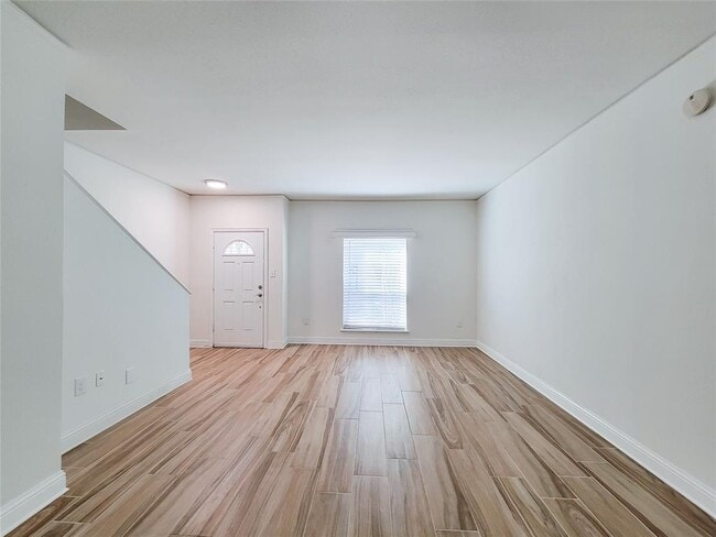 Building Photo - 840 Threadneedle St