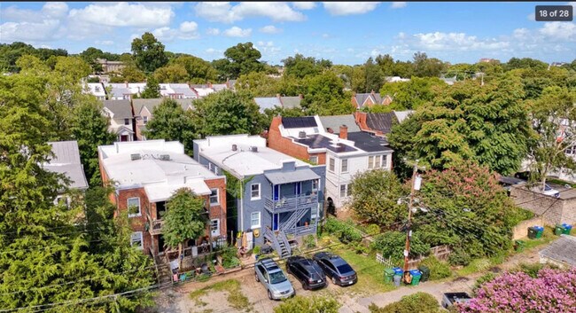 Foto del edificio - 2111 Maplewood Ave