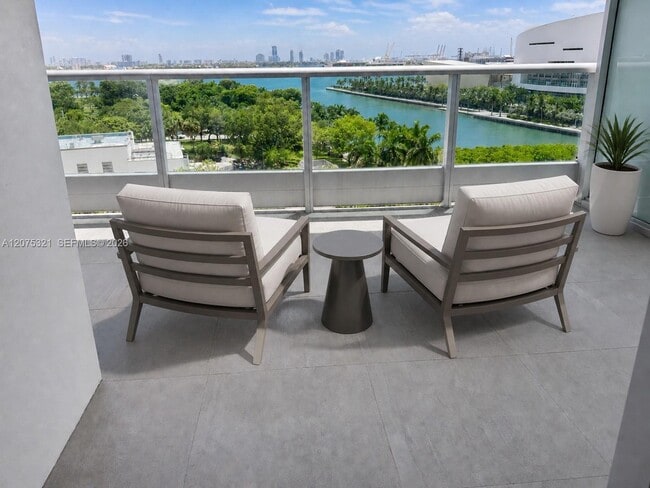 Building Photo - 900 Biscayne Blvd