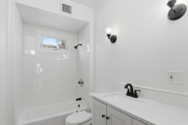 Building Photo - 341 Belmont St