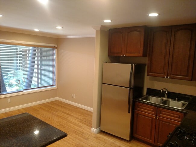 Building Photo - 3910 Beethoven St