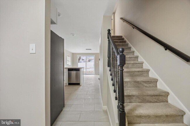 Foto del edificio - 431 Logan Ave