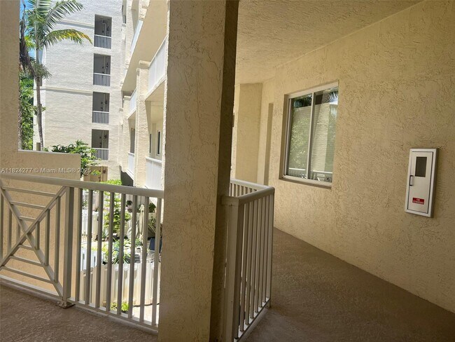 Foto del edificio - 3500 Oaks Clubhouse Dr