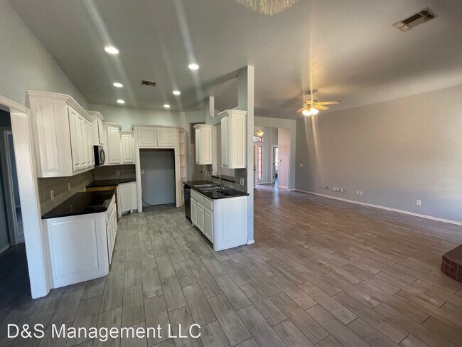 Foto del edificio - 4 br, 2 bath House - 921 Renita Way