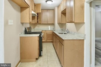 Building Photo - 204 W 35th St