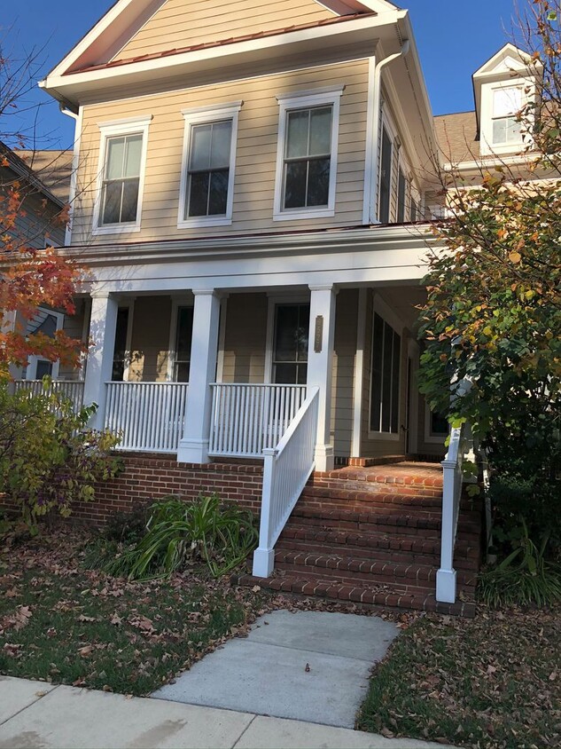Primary Photo - Well Appointed Luxury Townhome with 2 Car ...