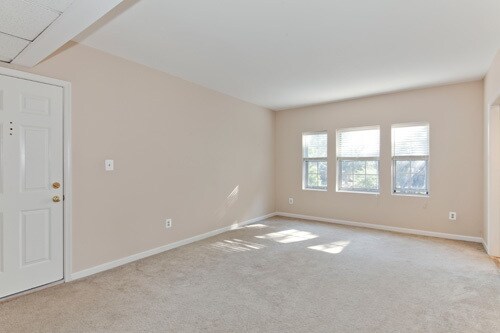 Primary Photo - 1728 Queens Ln