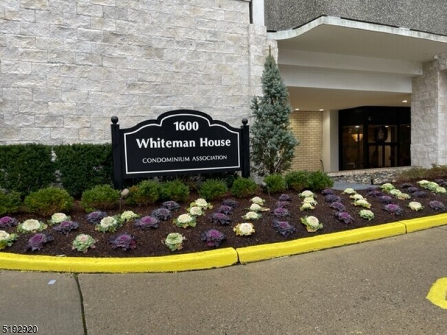 Foto del edificio - 1600 Center Ave