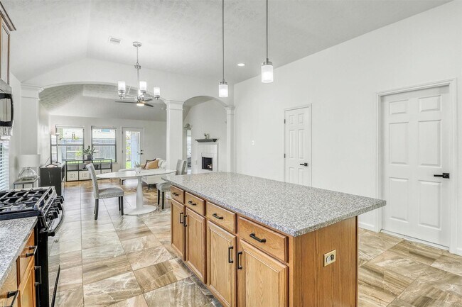 Foto del edificio - 6015 Wildbriar Ln