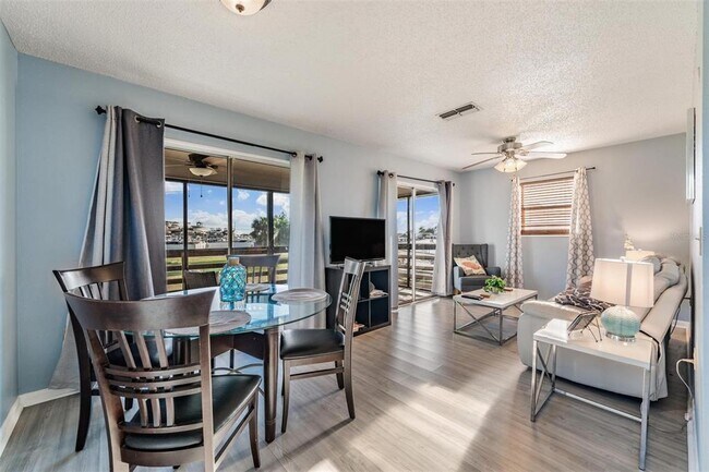 Foto del edificio - 208 S Canal St