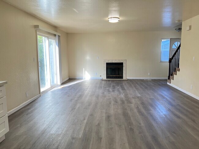 Foto del edificio - 5777 Lilac Blossom Ln