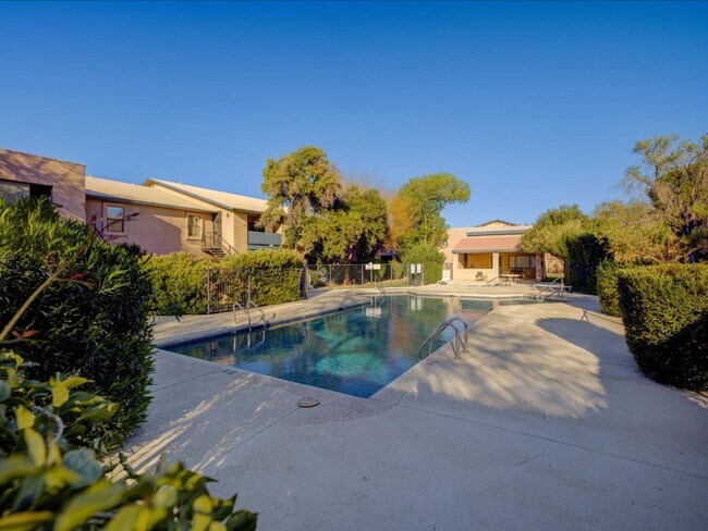 Foto del edificio - 2 Bedroom 2 Bathroom Retreat with Community Pool & Spa!