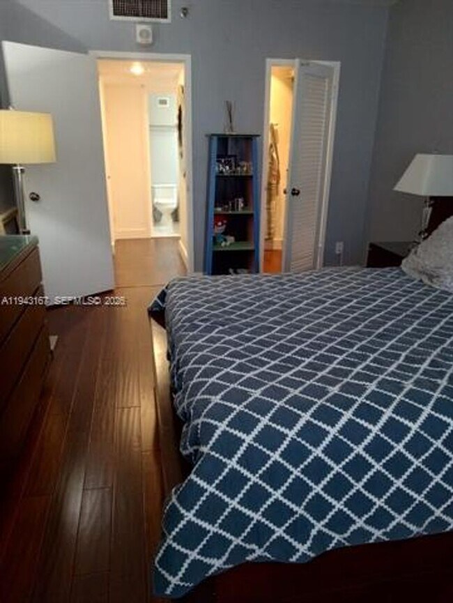 Foto del edificio - 100 Lincoln Rd