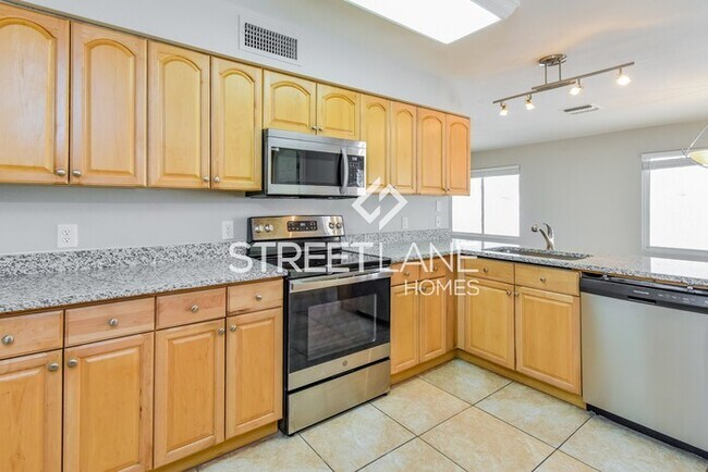Building Photo - REDUCED!