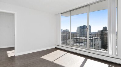 Building Photo - 1414 Davie St