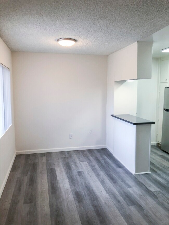 Building Photo - 3855 Riverton Ave